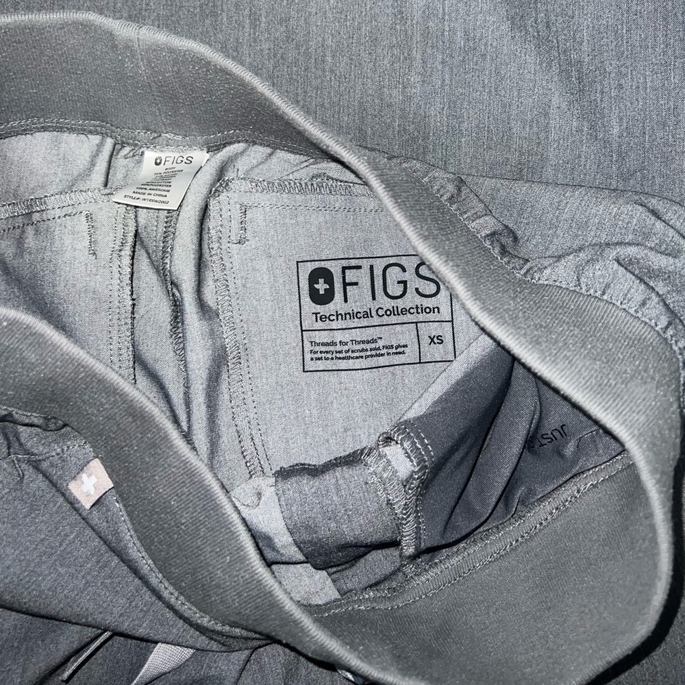 Figs Scrub Set - Picture 2 of 4